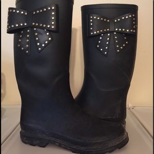 BETSY JOHNSON bow detail rain boots